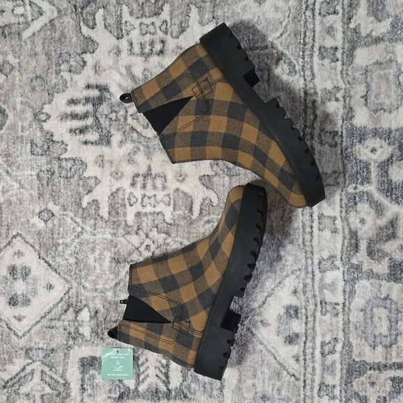 ZODIAC Shiloh Chunky Water Repellent Chelsea Bootie, Tan Black Buffalo Plaid 7.5 - Picture 3 of 15